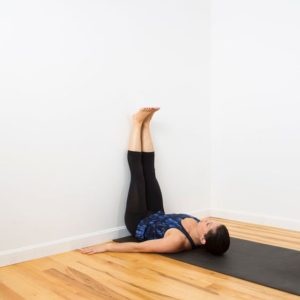 yin yoga met de muur